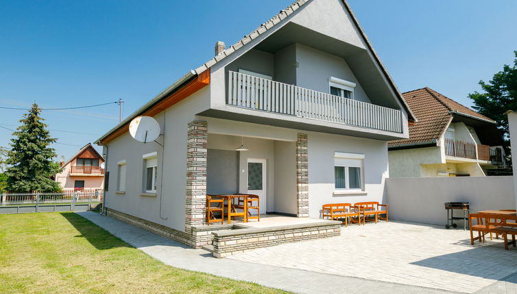 Photo 1 - Maison de 5 chambres à Balatonfenyves avec jardin et terrasse