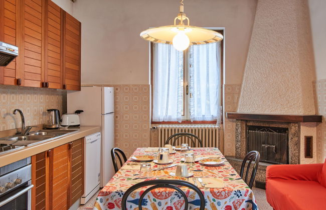 6 bedroom House in Dervio with garden - Photo 11