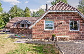 Photo 3 - Maison de 5 chambres à Oksbøl avec piscine privée et terrasse