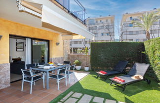 Foto 2 - Appartamento con 3 camere da letto a Castell-Platja d'Aro con piscina e vista mare