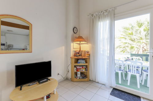 Foto 8 - Appartamento con 1 camera da letto a Narbonne con piscina e vista mare