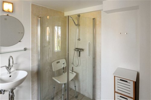 Foto 12 - Apartamento de 2 habitaciones en Gudhjem con piscina