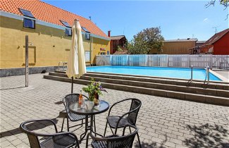 Foto 2 - Appartamento con 2 camere da letto a Gudhjem con piscina