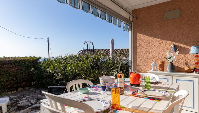 Foto 1 - Apartamento de 1 habitación en Sanary-sur-Mer con terraza y vistas al mar