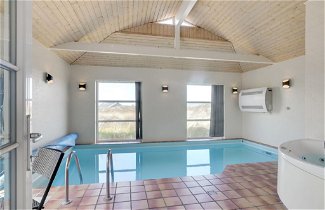 Photo 2 - Maison de 4 chambres à Klitmøller avec piscine privée et terrasse
