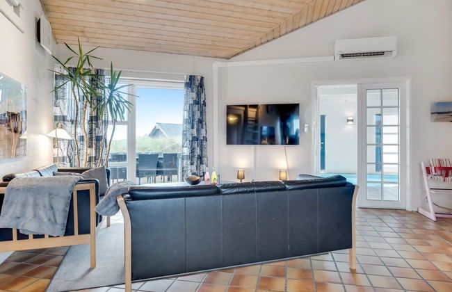 Casa de 4 quartos em Klitmøller com piscina privada e terraço - Foto 13