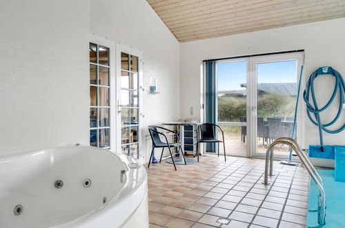Photo 10 - Maison de 4 chambres à Klitmøller avec piscine privée et terrasse