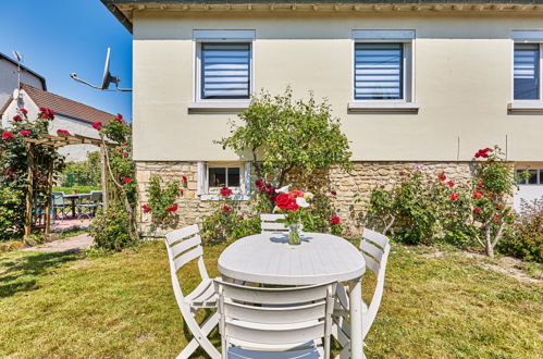 Photo 18 - 3 bedroom House in Cabourg with garden and terrace