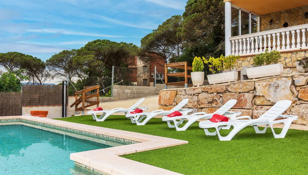 5 bedroom House in Maçanet de la Selva with private pool and garden - Photo 2