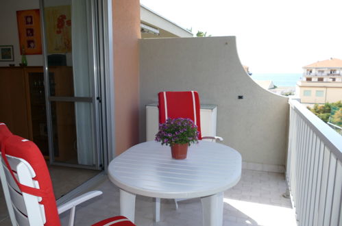 Foto 21 - Apartamento de 1 quarto em Riva Ligure com vistas do mar