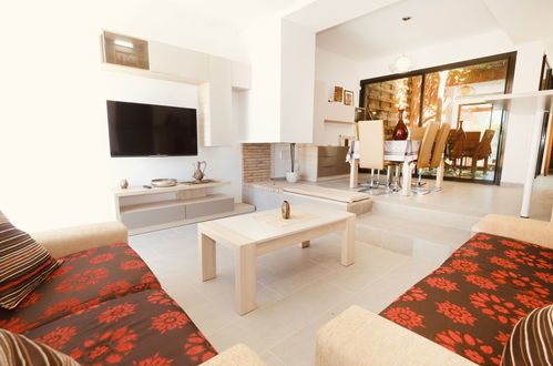 Photo 6 - 3 bedroom House in Mont-roig del Camp with private pool and garden