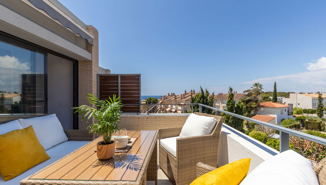 Casa de 4 quartos em Torredembarra com jardim e terraço - Foto 1