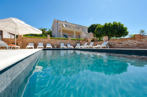 Photo 1 - Maison de 5 chambres à Benkovac avec piscine privée et terrasse