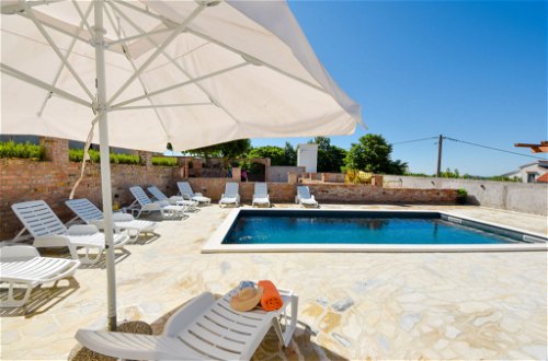 Foto 2 - Casa con 5 camere da letto a Benkovac con piscina privata e vista mare