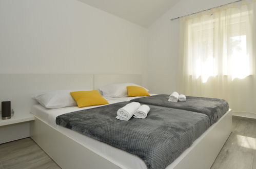 Foto 20 - Casa con 5 camere da letto a Benkovac con piscina privata e vista mare