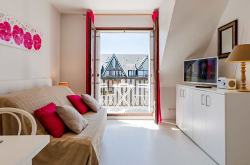 Foto 4 - Appartamento con 1 camera da letto a Cabourg con vista mare