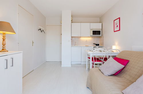 Foto 3 - Apartment mit 1 Schlafzimmer in Cabourg mit blick aufs meer