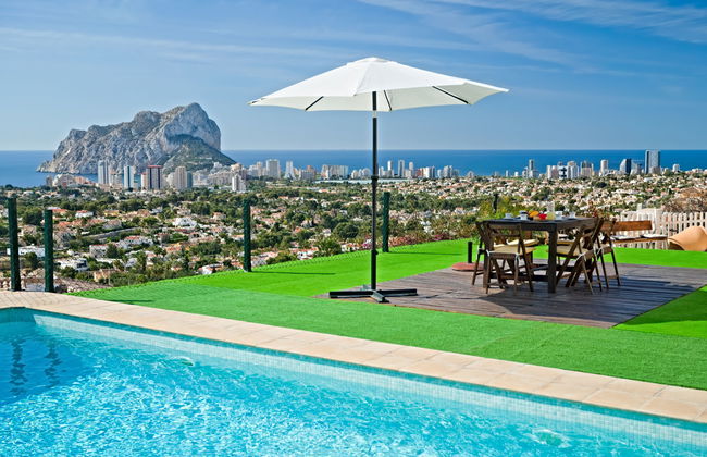 Casa de 4 quartos em Calp com piscina privada e jardim - Foto 1