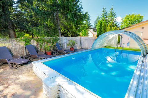 Foto 18 - Casa de 2 quartos em Balatonmáriafürdő com piscina privada e jardim