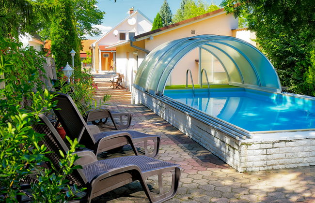 Casa de 2 quartos em Balatonmáriafürdő com piscina privada e jardim - Foto 1