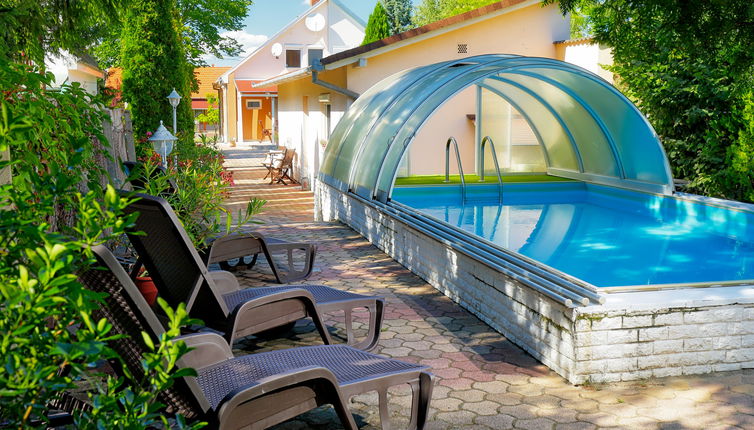 Photo 1 - Maison de 2 chambres à Balatonmáriafürdő avec piscine privée et jardin