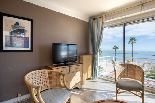 Foto 7 - Apartamento de 1 quarto em Saint-Laurent-du-Var com terraço e vistas do mar