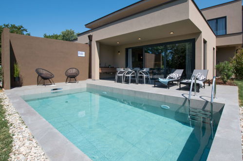 Photo 3 - Appartement de 2 chambres à Brtonigla avec piscine privée et jardin