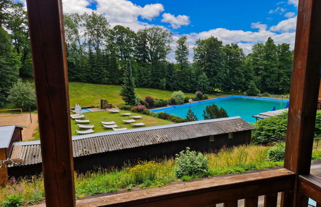 Casa de 1 quarto em Mladé Buky com piscina e jardim - Foto 14