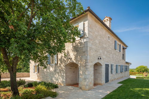 Foto 42 - Casa con 3 camere da letto a Tinjan con piscina privata e terrazza