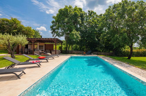 Photo 24 - Maison de 3 chambres à Tinjan avec piscine privée et terrasse