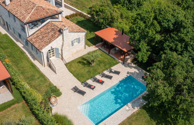 Casa de 4 quartos em Tinjan com piscina privada e jardim - Foto 9