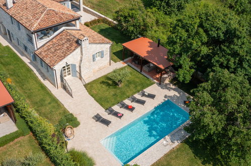 Foto 9 - Casa con 3 camere da letto a Tinjan con piscina privata e terrazza