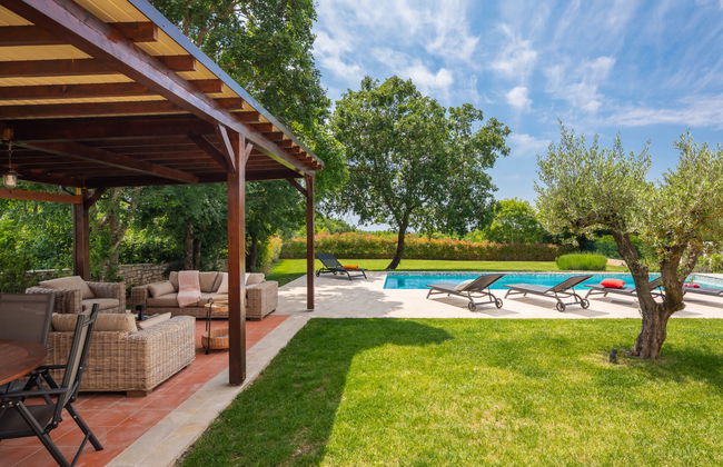 Casa de 4 quartos em Tinjan com piscina privada e jardim - Foto 22