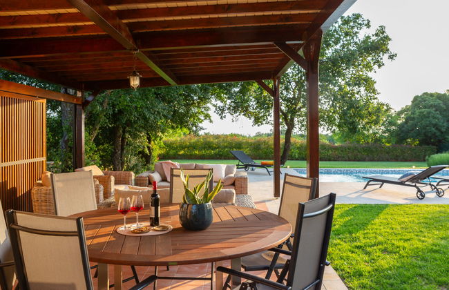 Casa de 4 quartos em Tinjan com piscina privada e jardim - Foto 16