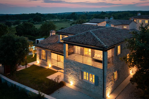 Foto 45 - Casa con 3 camere da letto a Tinjan con piscina privata e giardino