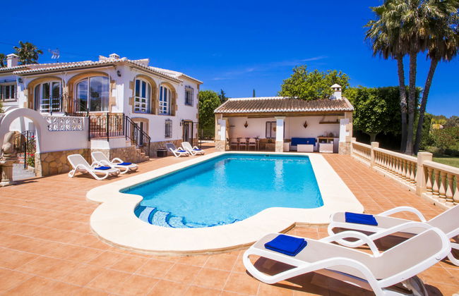 Casa de 5 quartos em Jávea com piscina privada e jardim - Foto 1