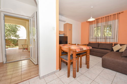 Photo 5 - 2 bedroom Apartment in Karlobag with swimming pool and terrace