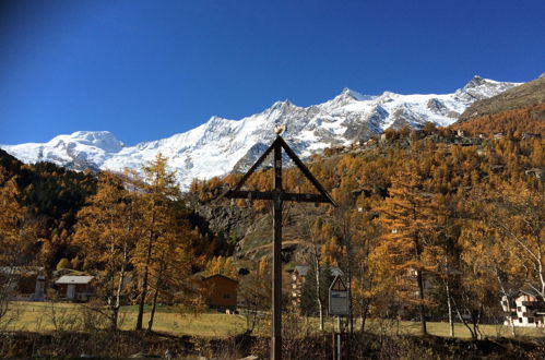 Foto 15 - Appartamento con 3 camere da letto a Saas-Grund con giardino e vista sulle montagne