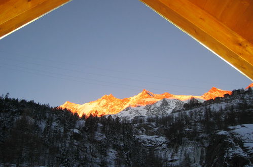 Foto 9 - Apartamento de 3 habitaciones en Saas-Grund con jardín y vistas a la montaña