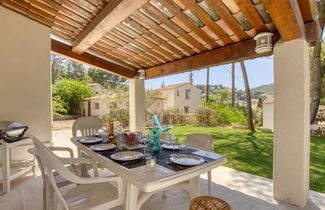 Foto 3 - Casa de 4 habitaciones en Saint-Cyr-sur-Mer con jardín y vistas al mar