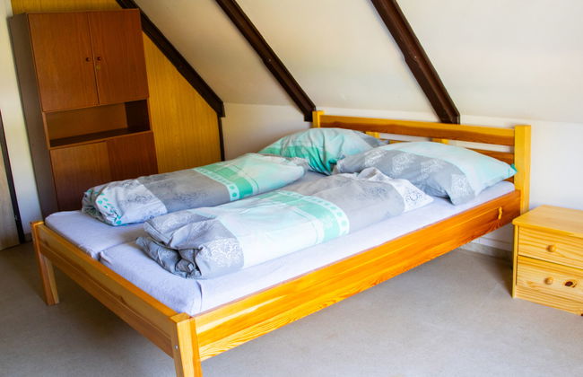 Casa de 4 quartos em Hradec Kralove com jardim - Foto 4