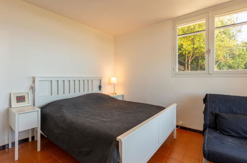 Foto 9 - Appartamento con 1 camera da letto a Carqueiranne con terrazza e vista mare