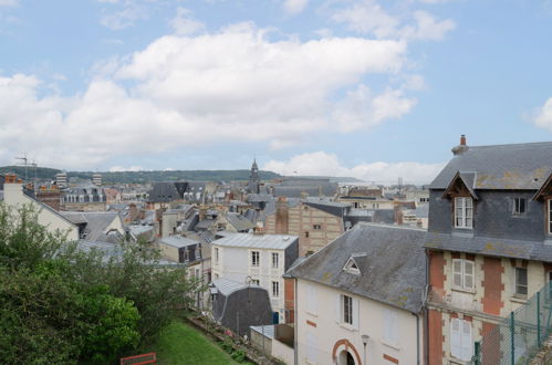 Foto 5 - Apartamento em Trouville-sur-Mer com jardim e vistas do mar