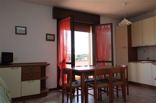 Photo 12 - 2 bedroom Apartment in Rosolina with garden and sea view