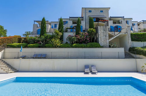 Foto 2 - Casa de 3 quartos em Buje com piscina e jardim