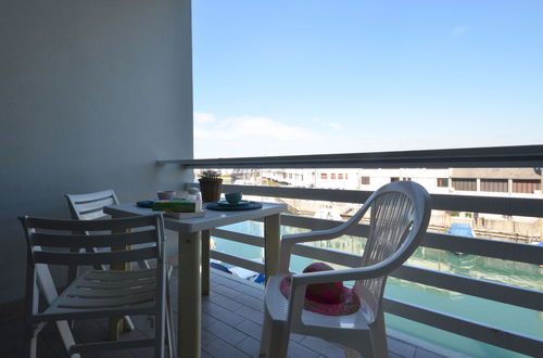 Photo 2 - Appartement en Lignano Sabbiadoro avec piscine et vues à la mer