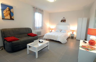 Photo 3 - 2 bedroom House in Argelès-sur-Mer with swimming pool and garden