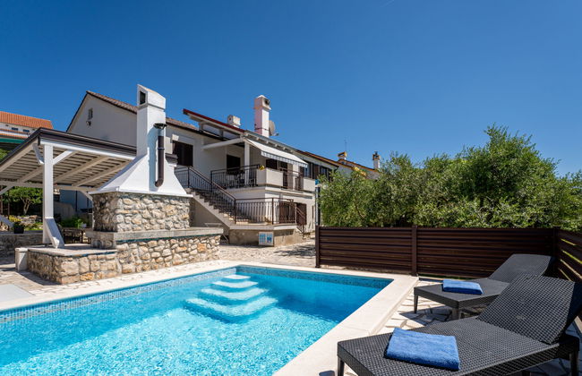 Apartamento de 4 quartos em Omišalj com piscina privada e jardim - Foto 1