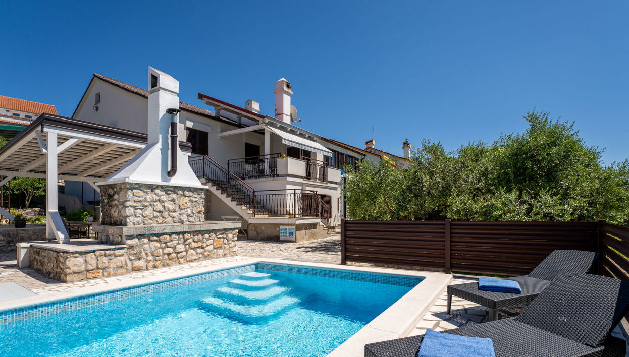 Apartment mit 4 Schlafzimmern in Omišalj mit privater pool und garten - Foto 1