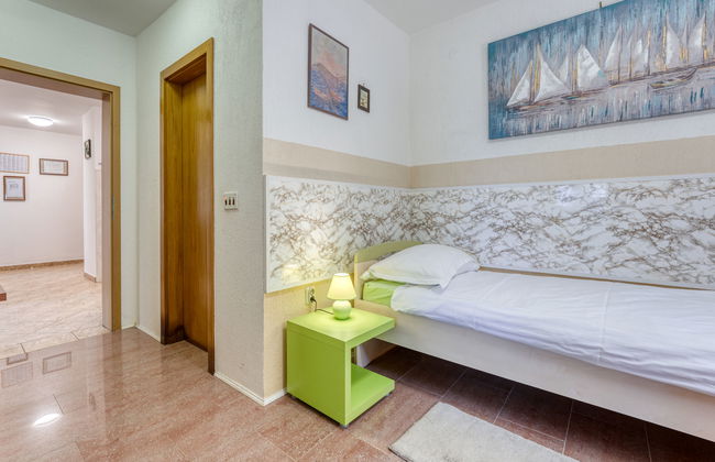 Apartamento de 4 quartos em Omišalj com piscina privada e jardim - Foto 24